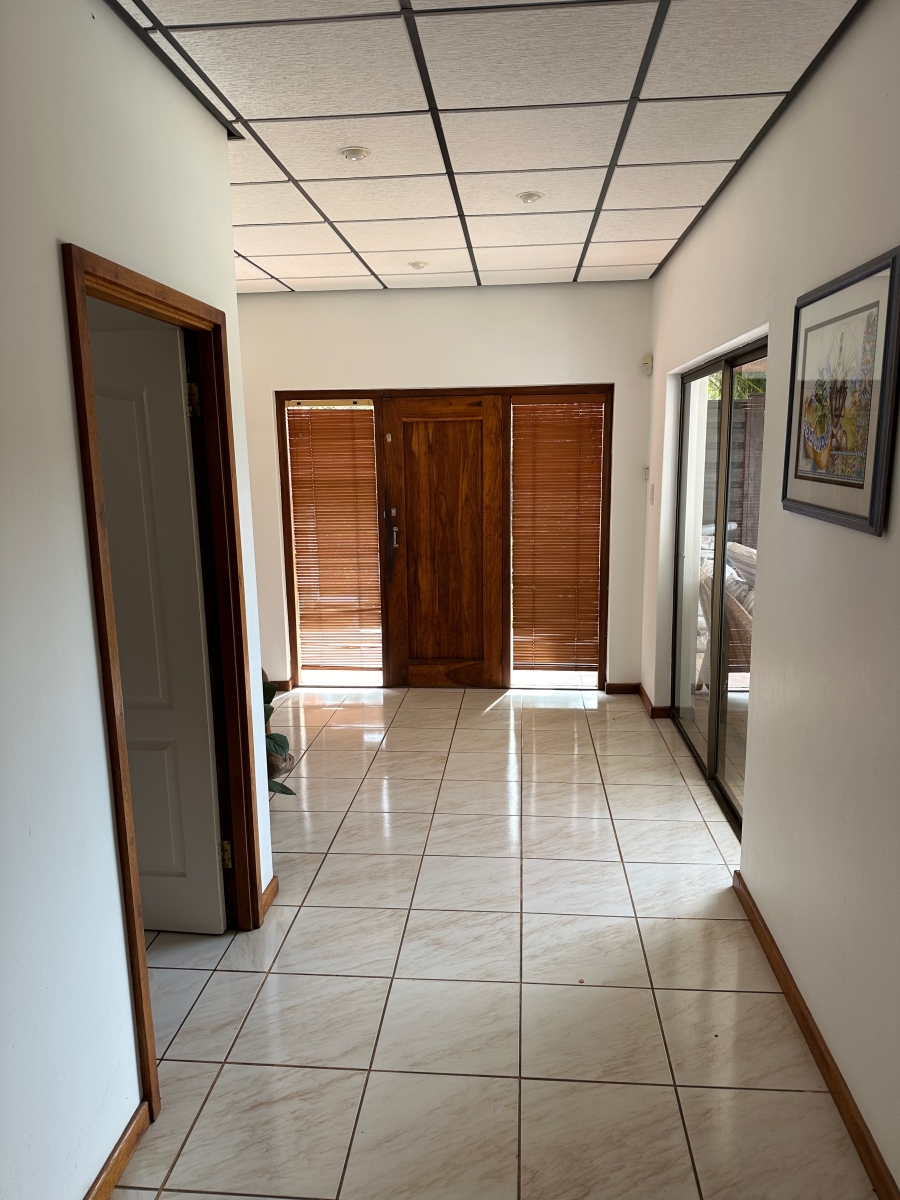 5 Bedroom Property for Sale in Gonubie North Eastern Cape